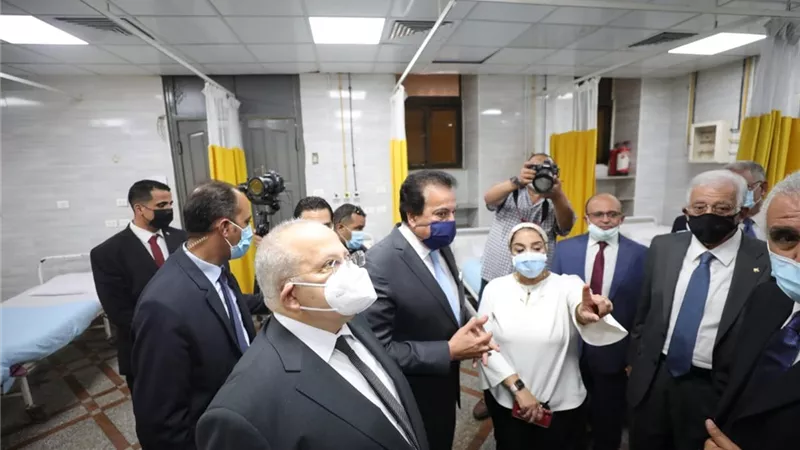 افتتاح مجمع عيادات العناية بالمرأة والعيادات التخصصية بمستشفى النساء والتوليد بقصر العيني
