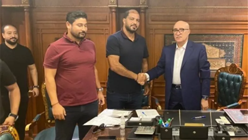 وصول معين الشعبانى الى القاهرة لتدريب المصرى البورسعيدى