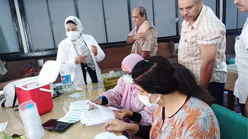 تطعيم ٣٦ ألف طالب بجامعة الزقازيق بلقاح كورونا..صور
