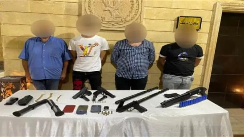 بأسلوب التتبع.. ضبط عصابة سرقة رواد البنوك بالشروق