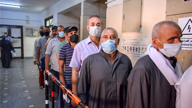 مسعود يتابع تطعيم المواطنين المقيمين والمسافرين بلقاح كورونا بمحافظة الشرقية