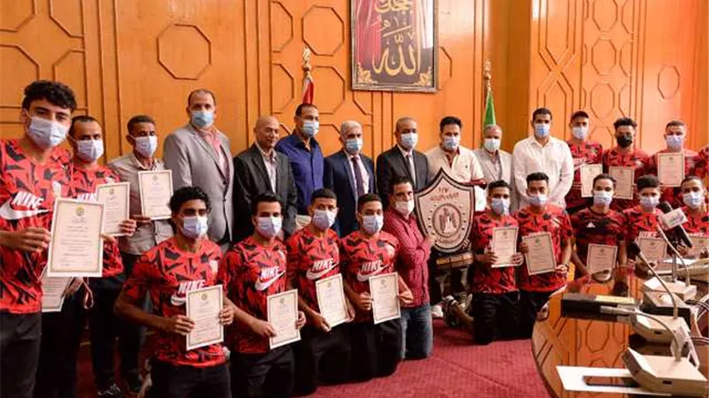محافظ الإسماعيلية يكرم مركز شباب المحسمة الفائز بدوري الجمهورية ..صور