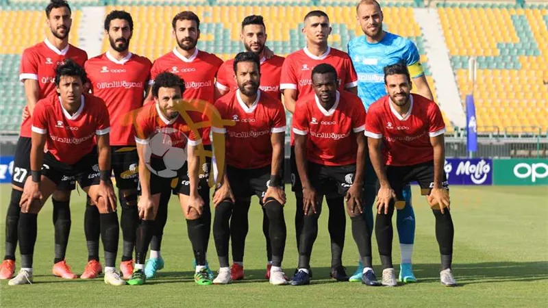 أثناء عزف السلام الوطني في مباراة السوبر .. طلائع الجيش يرتدي تي شيرت بصورة المشير طنطاوي