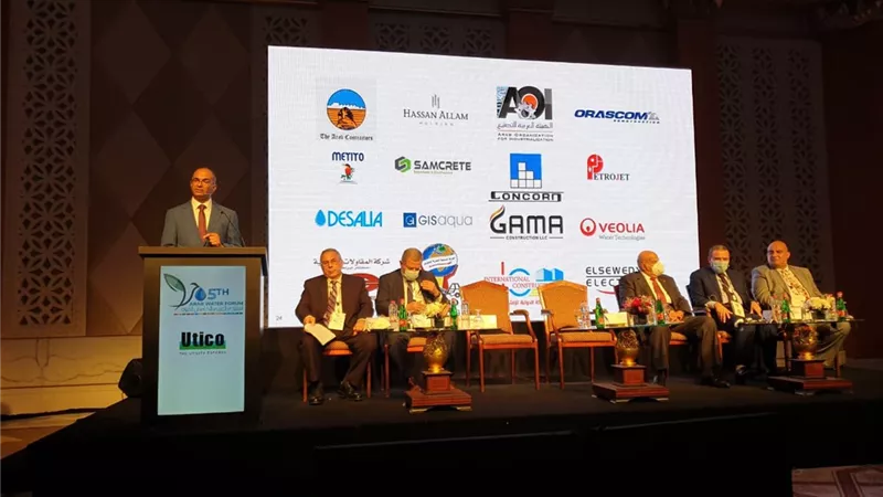 نائب وزير الإسكان يستعرض الرؤية الاستراتيجية المستقبلية لقطاع مياه الشرب والصرف الصحى