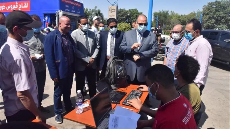250 فرقة متنقلة ..محافظ أسيوط يدشن حملة 