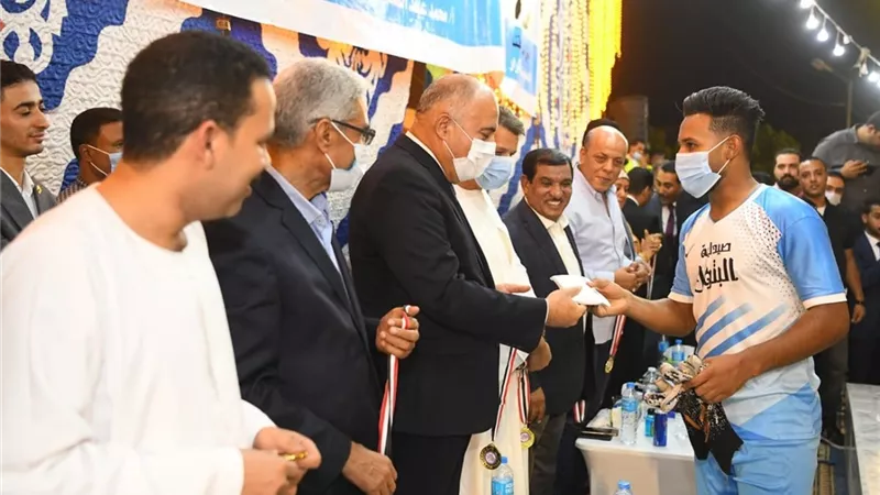 محافظ قنا يشهد نهائي دوري مستقبل وطن لكرة القدم