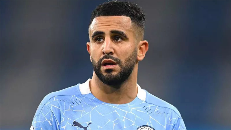 رياض محرز يقود تشكيل السيتى أمام ويكمب وندررز فى كأس الرابطة