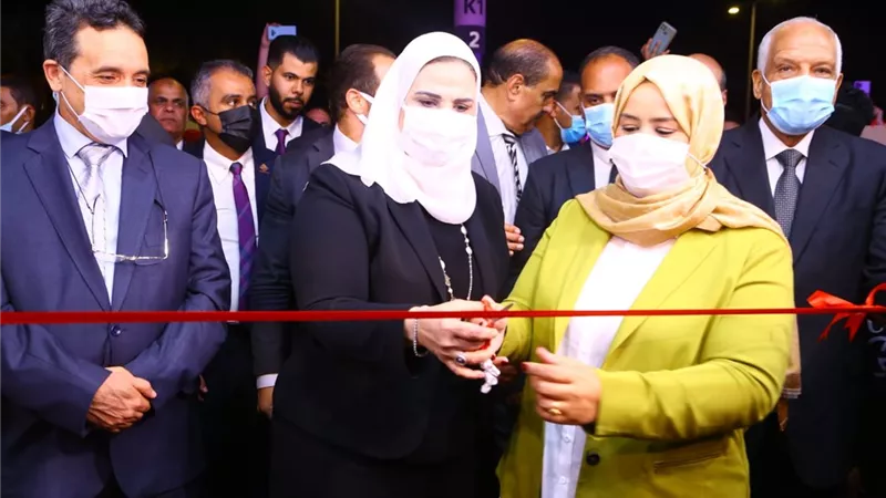 وزيرة التضامن تفتتح معرض 