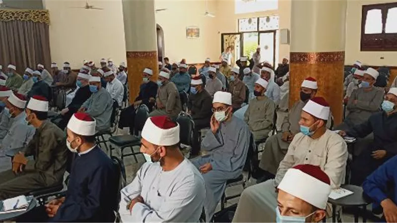 300 إمام في دورة 