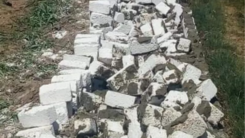 ازالة فى المهد لبناء مخالف بحى المطار بالأقصر