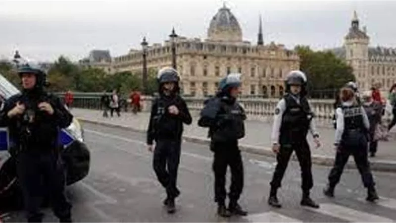 سيدة تدهس 5 أشخاص في جادة الشانزليزيه بفرنسا