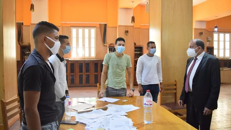 تطعيم 23 ألف من أعضاء هيئة التدريس والعاملين والطلاب بجامعة بنى سويف ضد كورونا