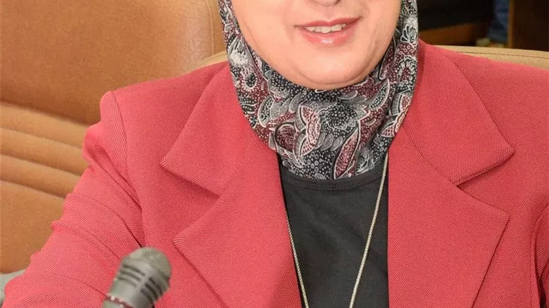 رئيس جامعة أسيوط يجدد ثقته في عميدة معهد بحوث ودراسات البيولوجيا الجزيئية بالجامعة ووكيله