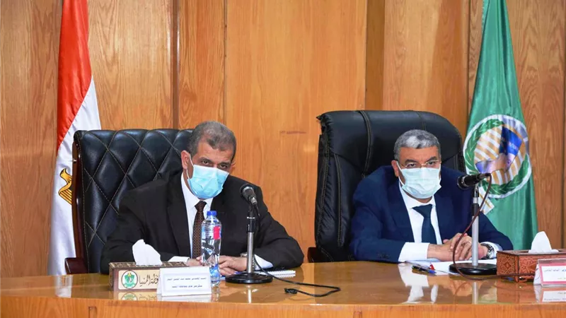 محافظ المنيا : تكليف الوحدات المحلية والصحة بتنفيذ اجراءات احترازية مشددة بوسائل النقل والمصالح الحكومية