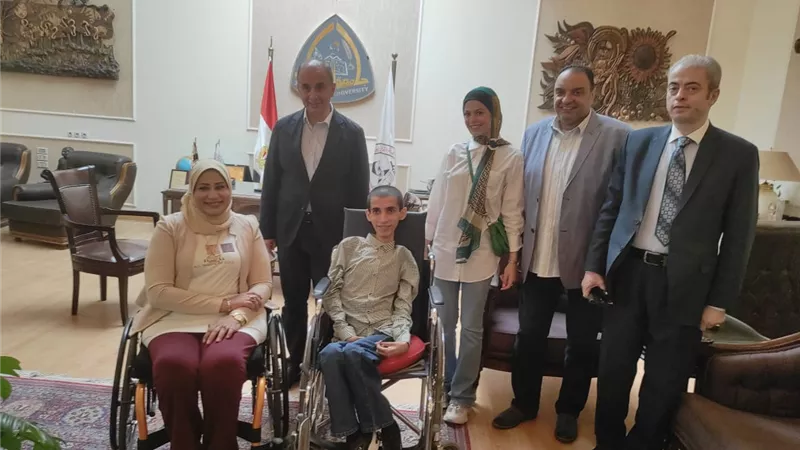 تضامن النواب تكرم اول معيد من مرضي ضمور العدلات بجامعة الزقازيق