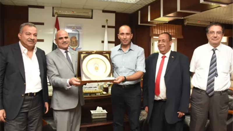 رئيس جامعة الأقصر يستقبل وفد اللجنة الثلاثية لبحث إمكانية بدء الدراسة بكلية الطب هذا العام