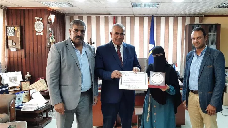 مدير تعليم دمياط يكرم أوائل الشهادات العامة و الفنية..صور