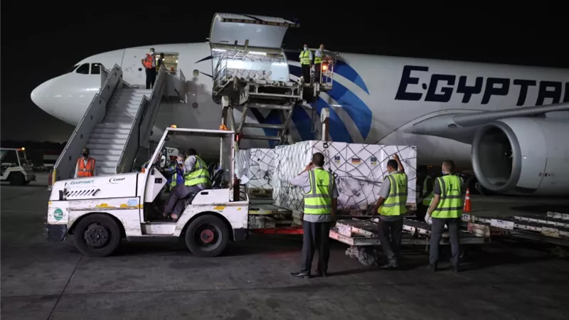 وزيرة الصحة: استقبال مليون و 500 ألف جرعة من لقاح استرازينيكا بمطار القاهرة الدولي اليوم
