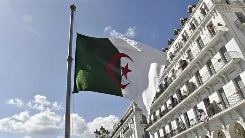 الجزائر تدين محاولة الانقلاب بالسودان وتدعو لتعزيز إرساء الديمقراطية