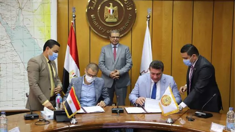 نقابة الكيماويات تثمن موقف شركة امريكية بمصر