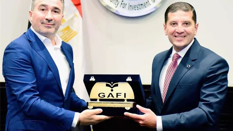 الرئيس التنفيذي لهيئة الاستثمار يلتقي عدداً من المسئولين الرومانيين لمناقشة سبل زيادة التعاون الاستثماري بين البلدين