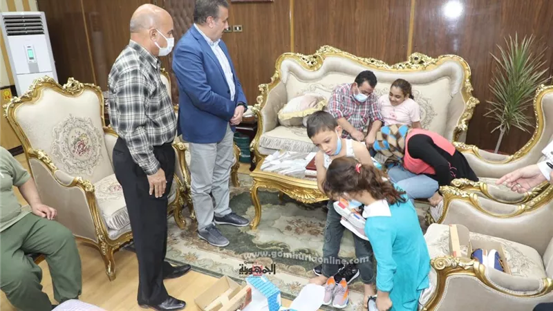 محافظ المنوفية يستقبل أسرة سورية لتقديم الدعم والمساندة ويؤكد 