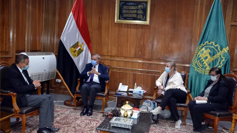 المحافظ ومندوب البنك الدولى ناقشا تفعيل مشروع إدارة تلوث الهواء وتغير المناخ بالقليوبية