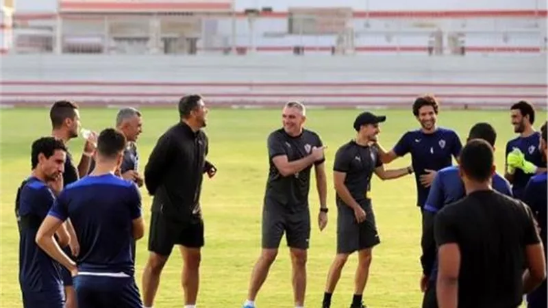 تفاصيل جلسة كارتيرون مع لاعبى الزمالك