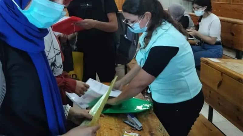 الكشف الطبى للطلاب الجدد بكلية الألسن بالغردقة