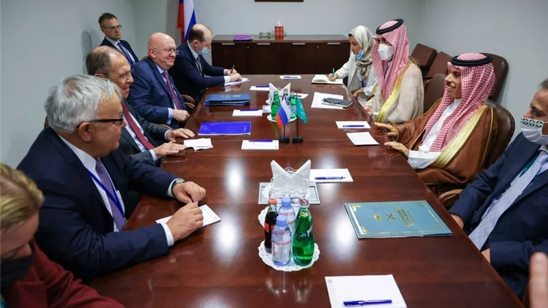 موسكو والرياض تبحثان العلاقات الثنائية وتنسيق المواقف تجاه قضايا المنطقة