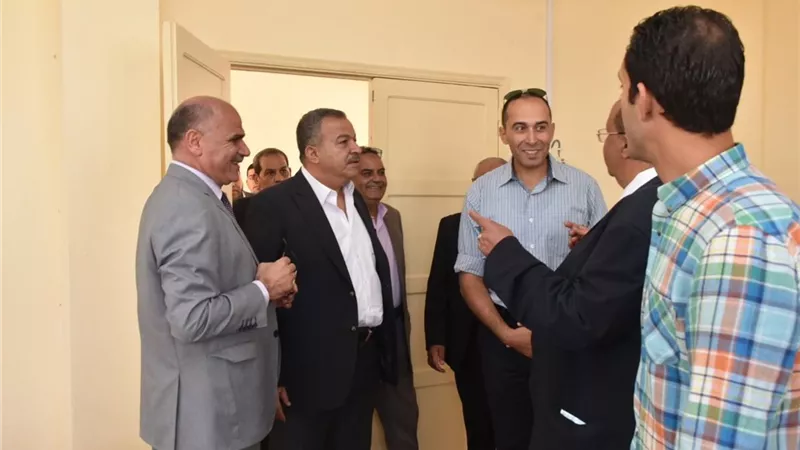 العماري يزف بشري للأهالي: بدء الدراسة بكلية الطب جامعة الأقصر هذا العام
