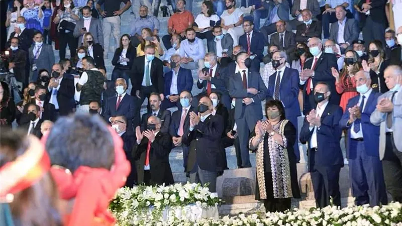 رئيس وزراء الأردن يوقد شعلة مهرجان جرش للثقافة والفنون بحضور وزيرا ثقافة مصر والاردن