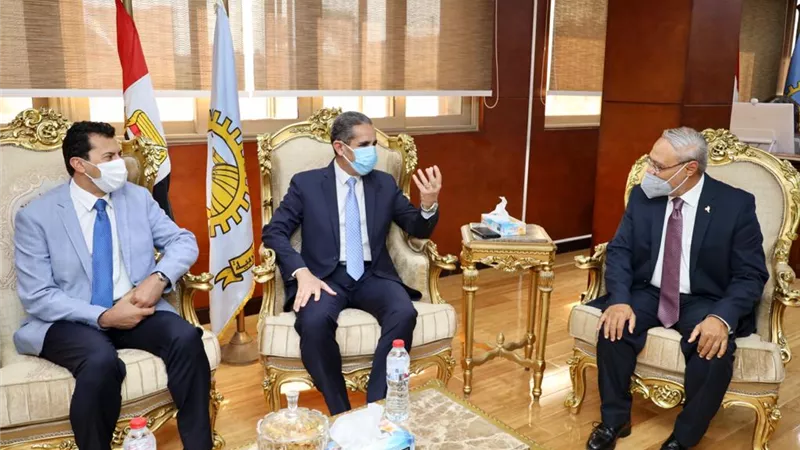 محافظ الغربية ورئيس جامعة طنطا يستقبلان وزير الشباب والرياضة-صور