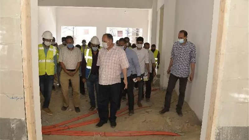 محافظ أسيوط يتفقد أعمال إحلال وتجديد محطة مياه التشيكي بحي شرق..صور