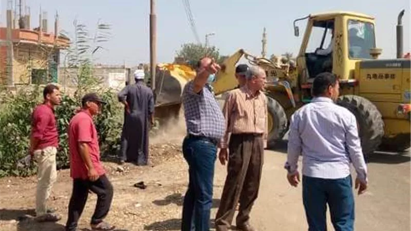 إصلاح ورفع كفاءة أعمدة الإنارة بطريق الصوفية تلراك في أولاد صقر..صور