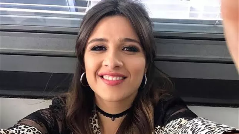 ياسمين عبد العزيز تشارك جمهورها بلحظة خروجها من المستشفى.. صور