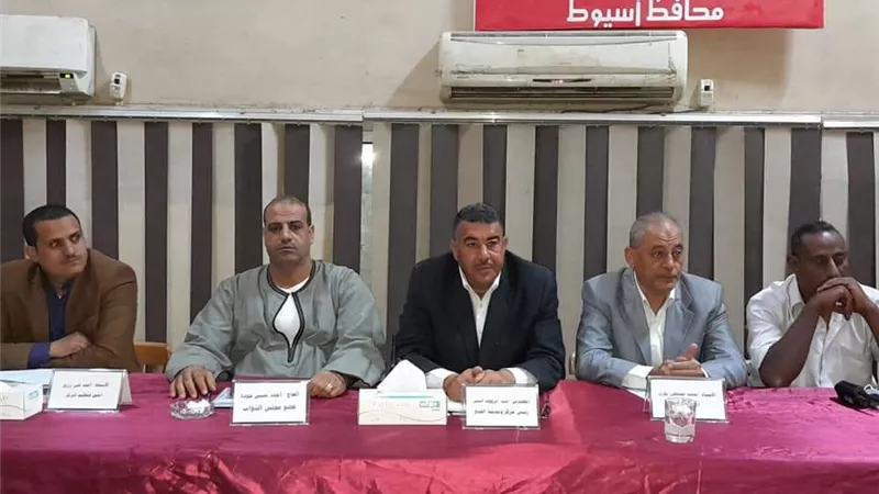 النائب حسين جودة والقيادات التنفيذية يستمعون لمشكلات الأهالى بمركز الفتح ويضعون روشتة علاج