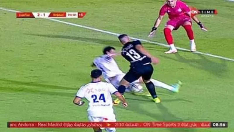 بعد الهزيمة من بيراميدز .. رئيس نادى سموحة يشن هجوماً حاداً على أمين عمر والتحكيم.. صـــــور