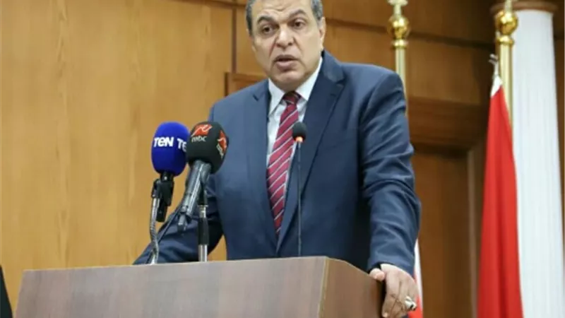 القوى العاملة: تعيين 562 شاباً .. والتفتيش على 267 منشأة بالأقصر