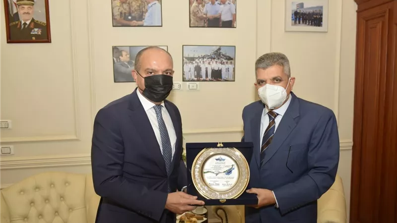 سفير المملكة الأردنية يشيد بجهود قناة السويس خلال أزمة سفينة الحاويات البنمية EVER GIVEN.