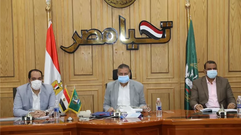 محافظ المنوفية : يناقش الموقف التنفيذي لخطة رصف الطرق المنتهية المرافق بمركزي أشمون والشهداء