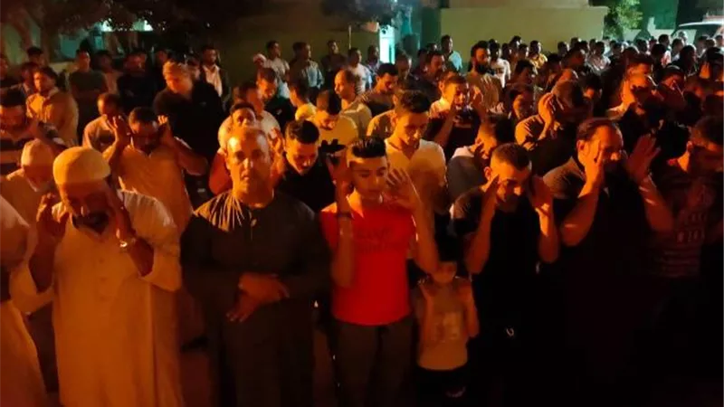 في موكب جنائزي مهيب ..تشييع جثمان الطفلة 