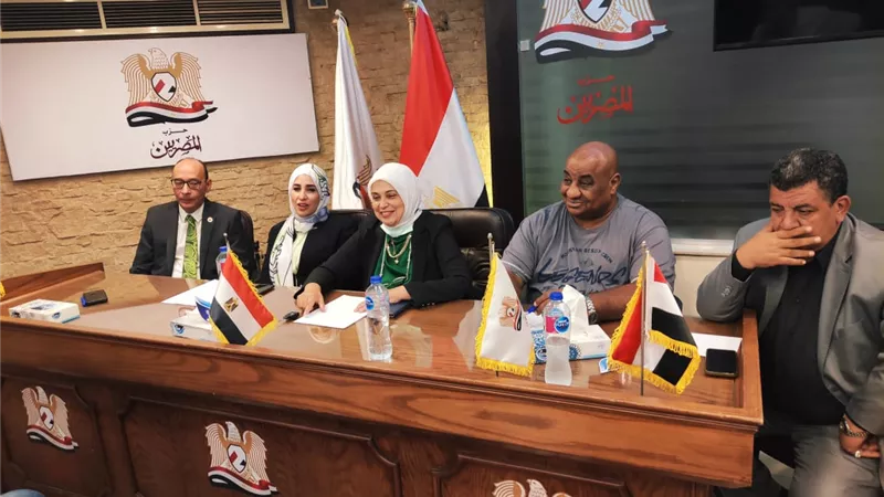 حزب ”المصريين“ يٌطلق مبادرة «معًا نُنمي عمالنا» لخدمة المجتمع العمالى| صور