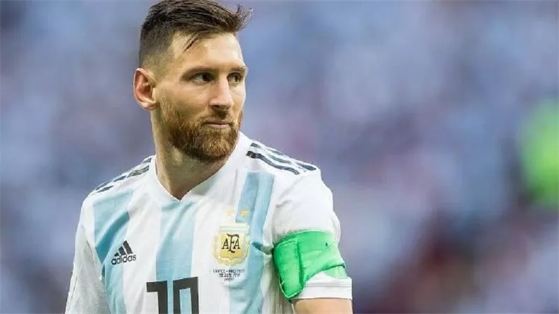بيليه يتقدم بالاعتذار لـ ميسي