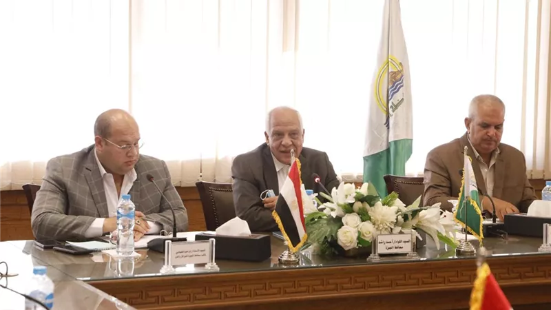 محافظ الجيزة يوجه بسرعة إدخال المرافق للمدارس الجديدة قبل بدء العام الدراسي