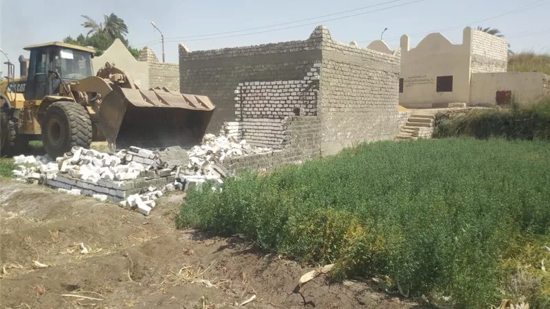 محافظ المنيا : ازالة 102 تعد على اراضى املاك الدولة