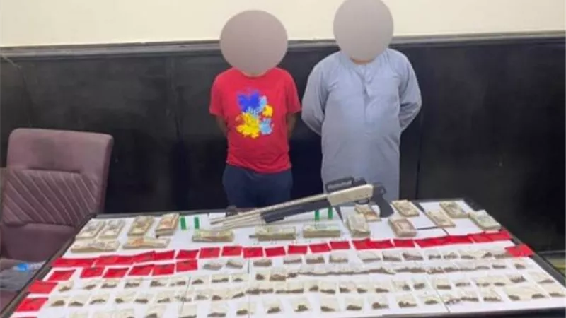 ضبط عنصرين اجراميين شديدى الخطورة وبحوزتهما كمية كبيرة من المواد والأقراص المخدرة والأسلحة النارية