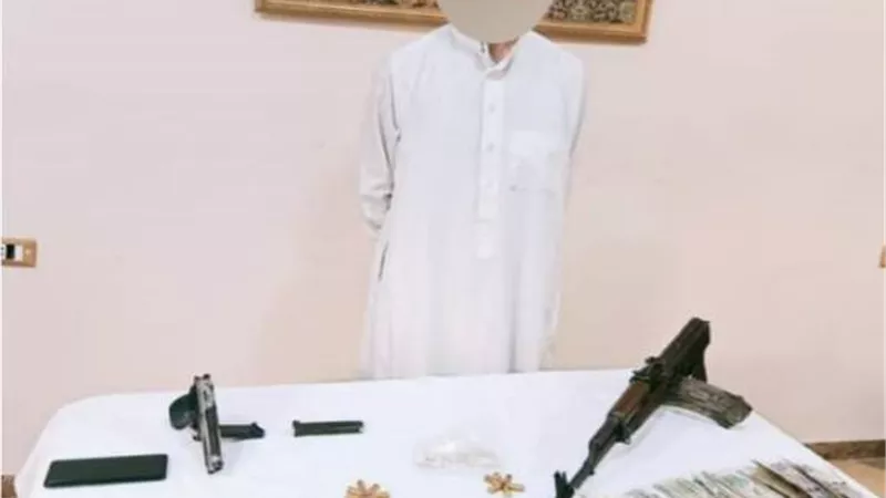 ضبط مجرم الجيزة وبحوزته بندقية آلية وطبنجة و وكمية من الهيروين