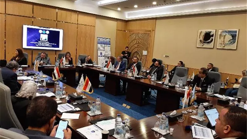 «المهندسين» تناقش مستقبل الطاقة في مصر في ظل المتغيرات العالمية الجديدة.. صور