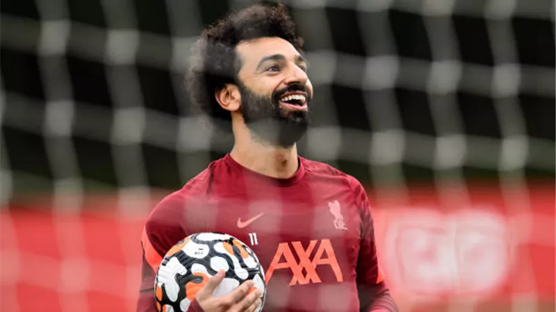 محمد صلاح يتلقى رسالة هامة من نجم باريس سان جيرمان.. تعرف عليها